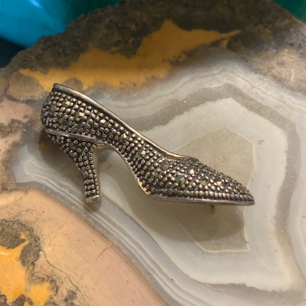Pretty sterling silver Marcasite slipper high heel shoe pin